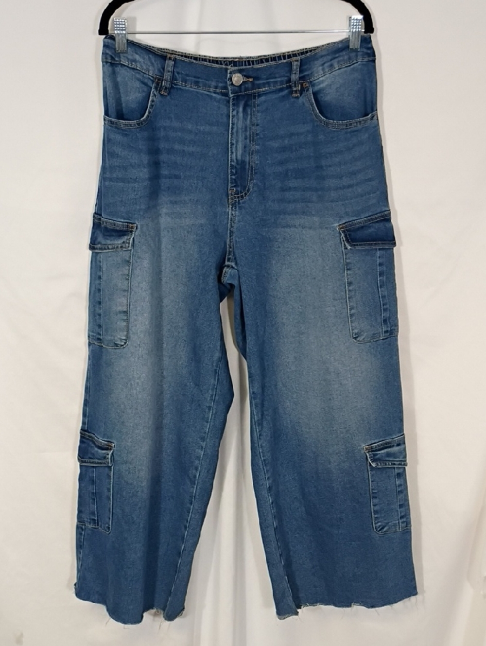 EUC Madden NYC Wide Leg Cargo Denim Jeans Medium Blue Womens Size Large Raw Hem